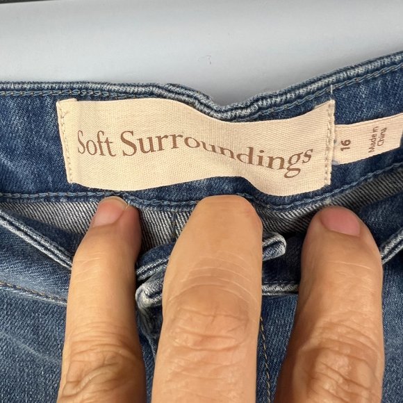 Wide-Leg Jeans - Picture 6 of 10